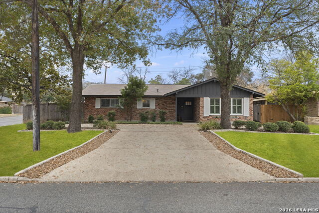 Image 5 of 50 For 2126 Lawndale Dr. E