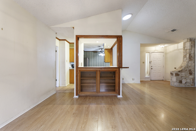 Listing photo id 10 for 4322 Center Oak Woods