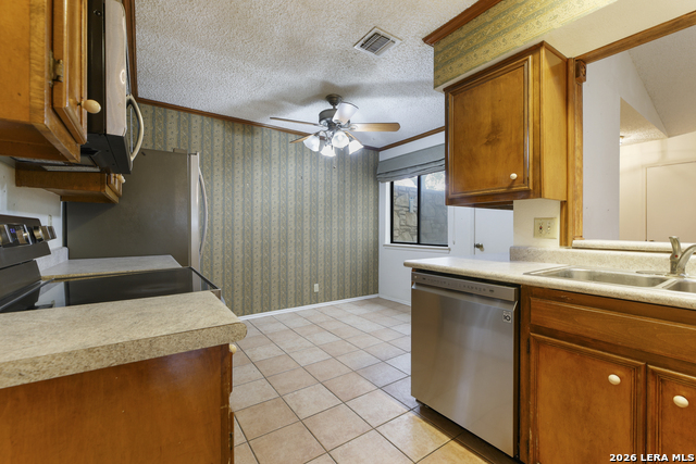 Listing photo id 11 for 4322 Center Oak Woods