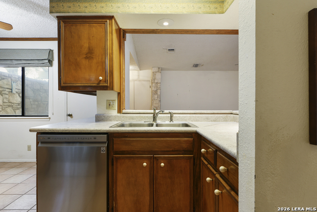 Listing photo id 12 for 4322 Center Oak Woods