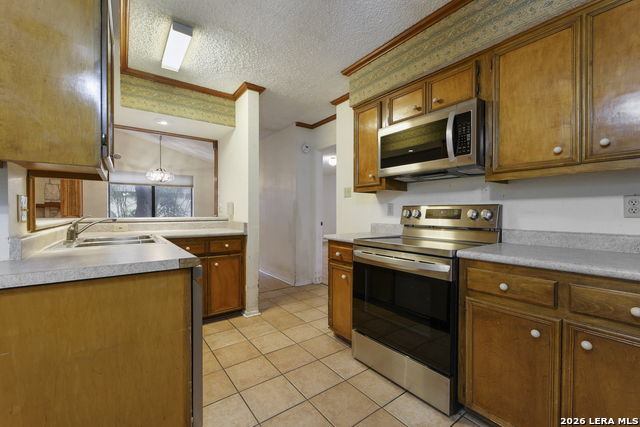 Listing photo id 14 for 4322 Center Oak Woods