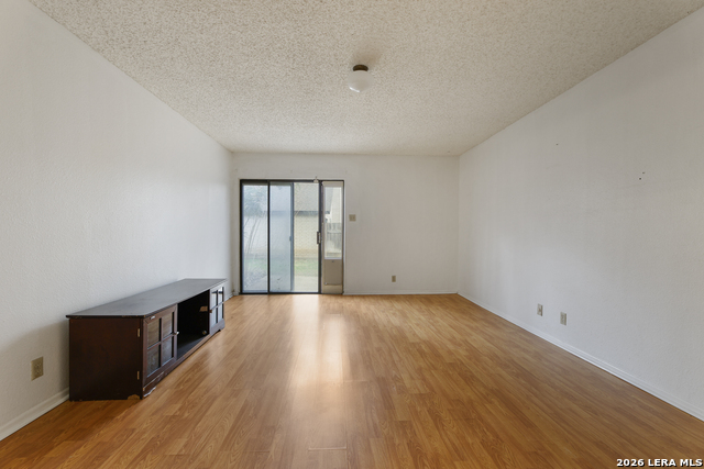 Listing photo id 17 for 4322 Center Oak Woods