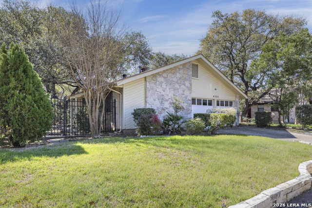 Listing photo id 0 for 4322 Center Oak Woods