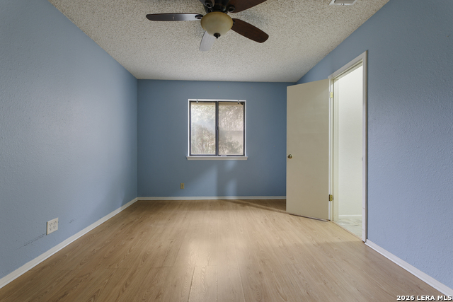 Listing photo id 19 for 4322 Center Oak Woods