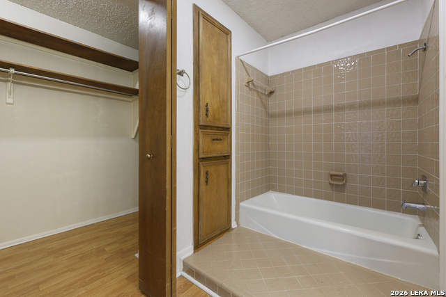 Listing photo id 22 for 4322 Center Oak Woods