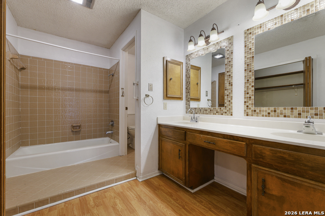 Listing photo id 24 for 4322 Center Oak Woods