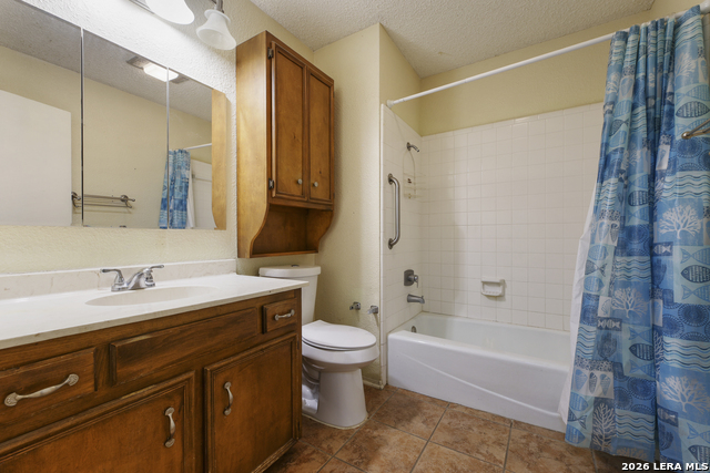 Listing photo id 26 for 4322 Center Oak Woods