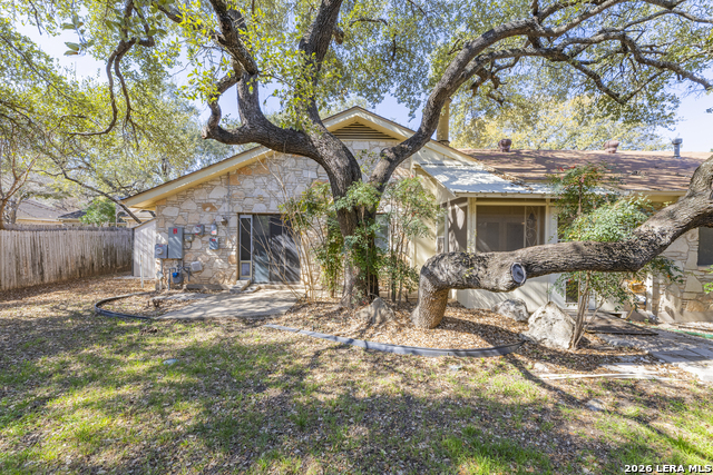 Listing photo id 1 for 4322 Center Oak Woods