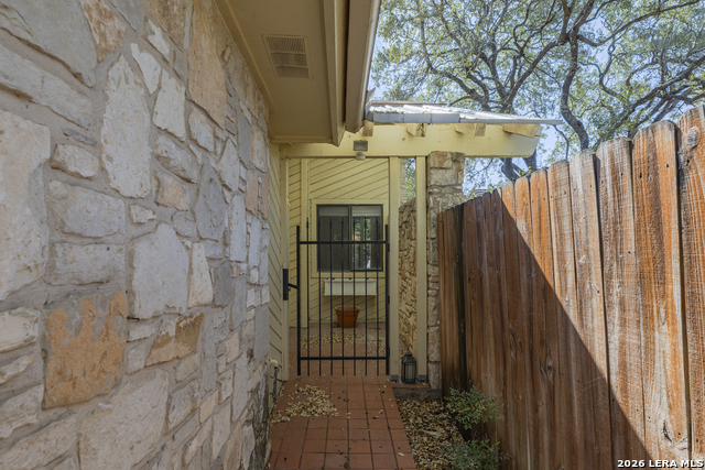 Listing photo id 31 for 4322 Center Oak Woods