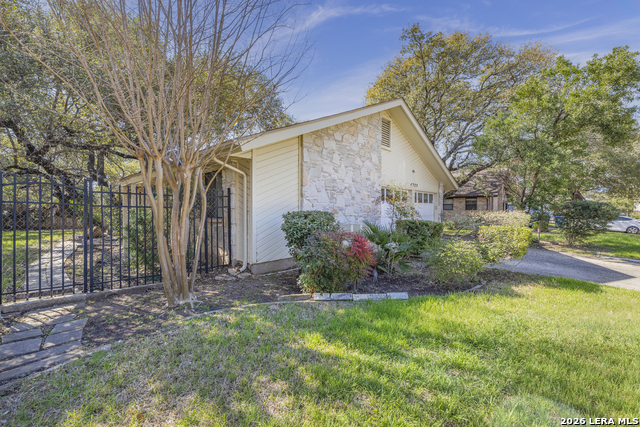 Listing photo id 2 for 4322 Center Oak Woods