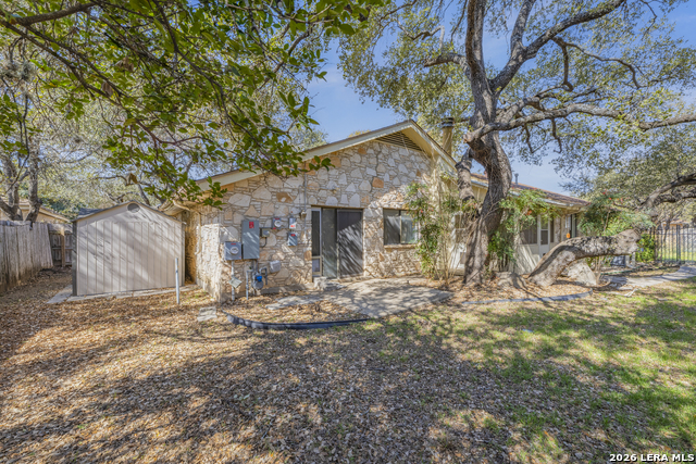 Listing photo id 3 for 4322 Center Oak Woods