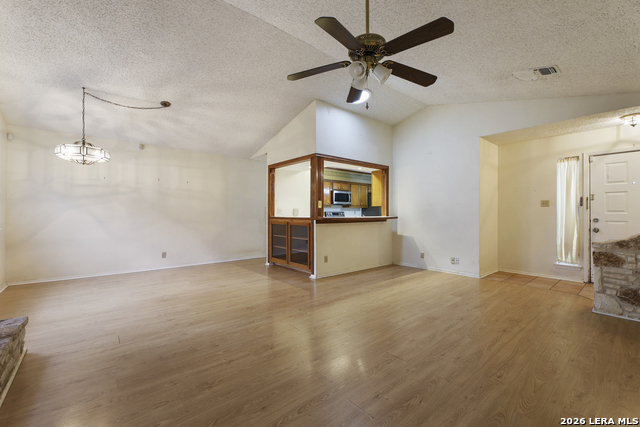 Listing photo id 4 for 4322 Center Oak Woods