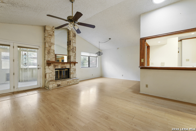 Listing photo id 5 for 4322 Center Oak Woods