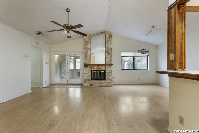 Listing photo id 7 for 4322 Center Oak Woods