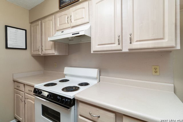 Image 13 of 30 For 204 Norris Dr W