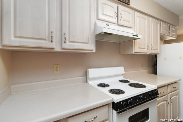 Image 16 of 30 For 204 Norris Dr W