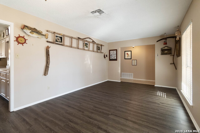 Image 21 of 30 For 204 Norris Dr W