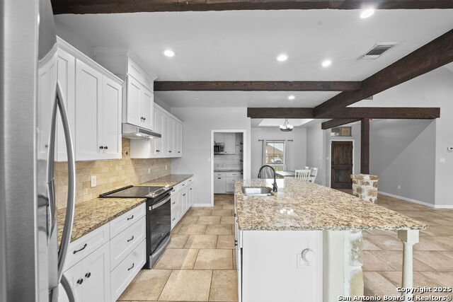 Image 12 of 66 For 622 Dickson N