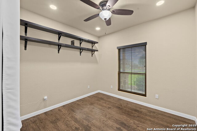 Image 19 of 66 For 622 Dickson N