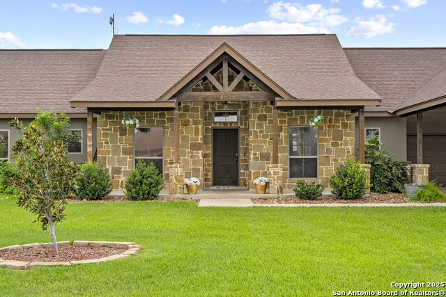 Image 2 of 66 For 622 Dickson N