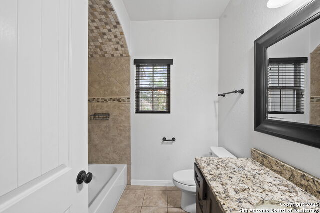 Image 21 of 66 For 622 Dickson N