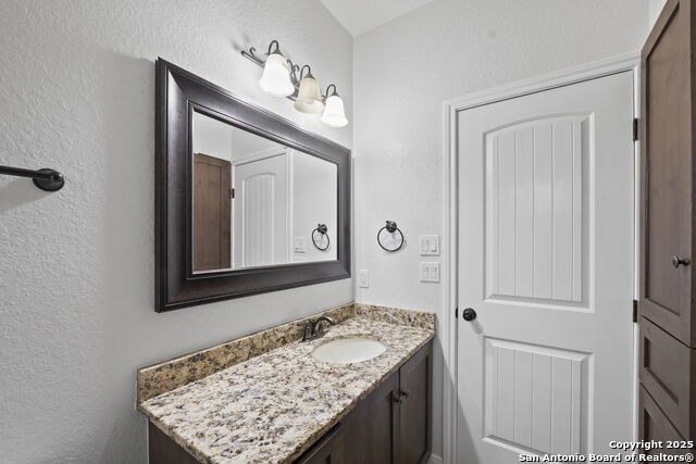 Image 22 of 66 For 622 Dickson N