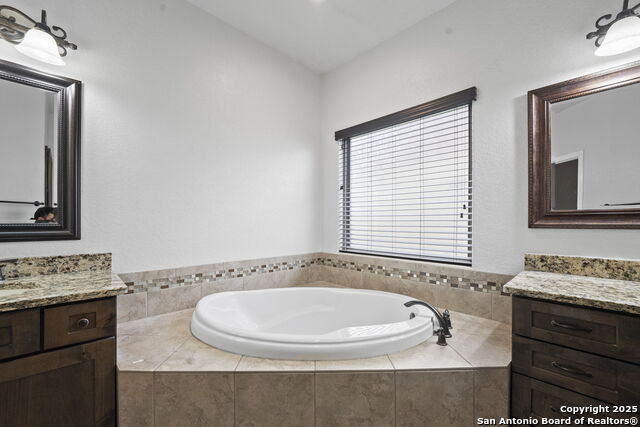 Image 28 of 66 For 622 Dickson N