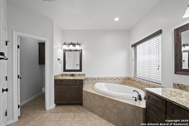 Image 36 of 66 For 622 Dickson N