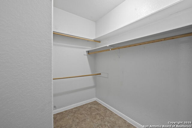 Image 39 of 66 For 622 Dickson N