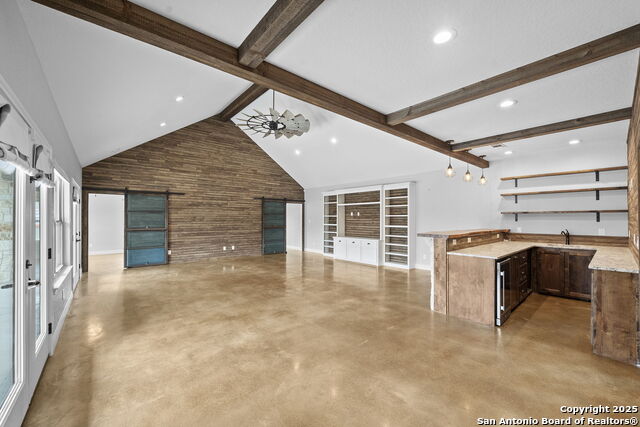 Image 43 of 66 For 622 Dickson N