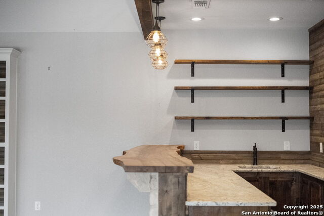 Image 44 of 66 For 622 Dickson N