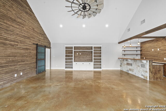 Image 47 of 66 For 622 Dickson N