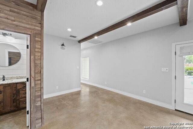 Image 49 of 66 For 622 Dickson N