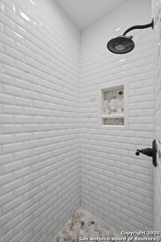 Image 54 of 66 For 622 Dickson N