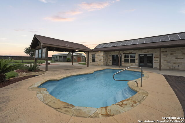 Image 59 of 66 For 622 Dickson N