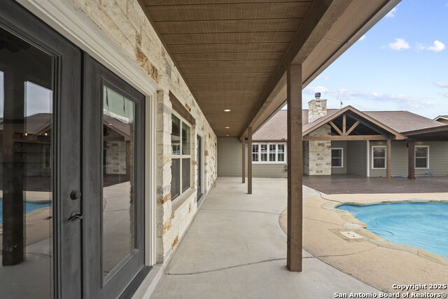 Image 60 of 66 For 622 Dickson N