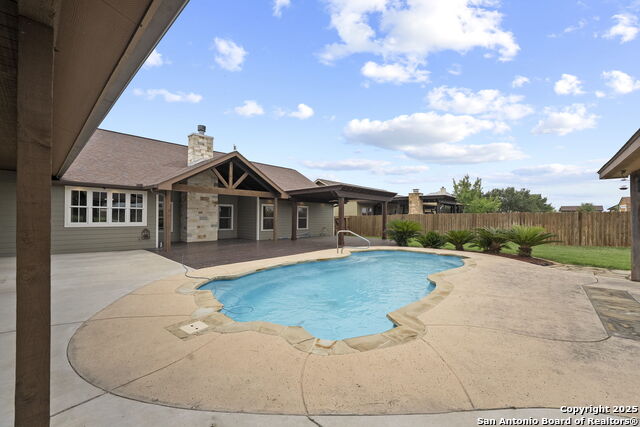 Image 61 of 66 For 622 Dickson N