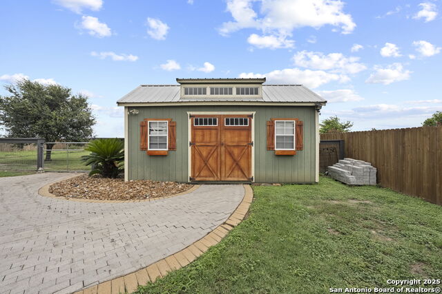 Image 64 of 66 For 622 Dickson N