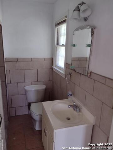 Image 16 of 17 For 415 North  