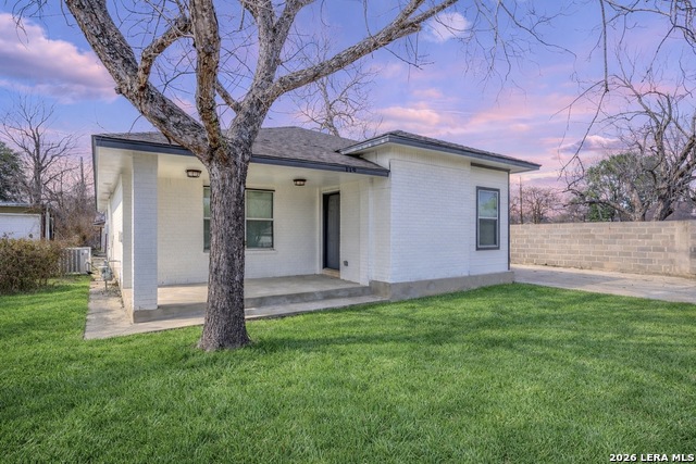 Listing photo id 0 for 119 Tarrant  