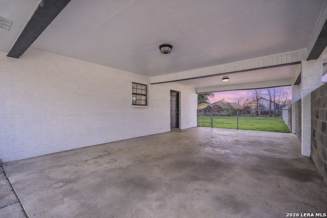 Listing photo id 2 for 119 Tarrant  