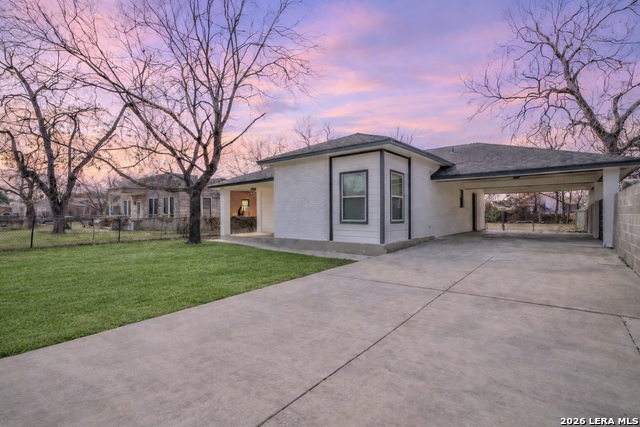 Listing photo id 3 for 119 Tarrant  