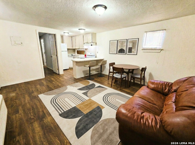 Image 4 of 8 For 7327 Harlow Dr