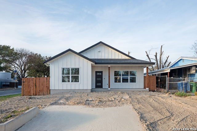 Image 2 of 11 For 255 Venice  