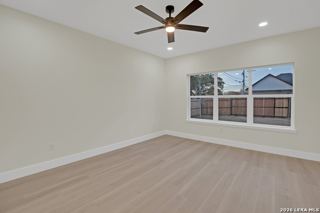 Image 6 of 11 For 255 Venice  