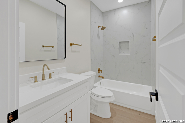 Image 9 of 11 For 255 Venice  