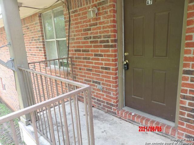 Image 2 of 8 For 1703 Washington St S A8