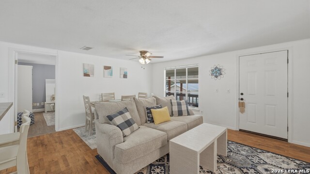 Image 4 of 48 For 113 Creekview Dr