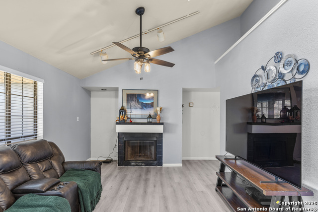 Image 3 of 20 For 6100 Woodlake  312