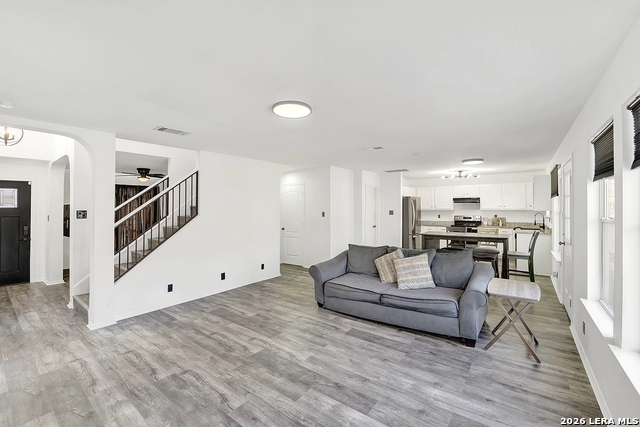 Image 28 of 40 For 10819 Laurel